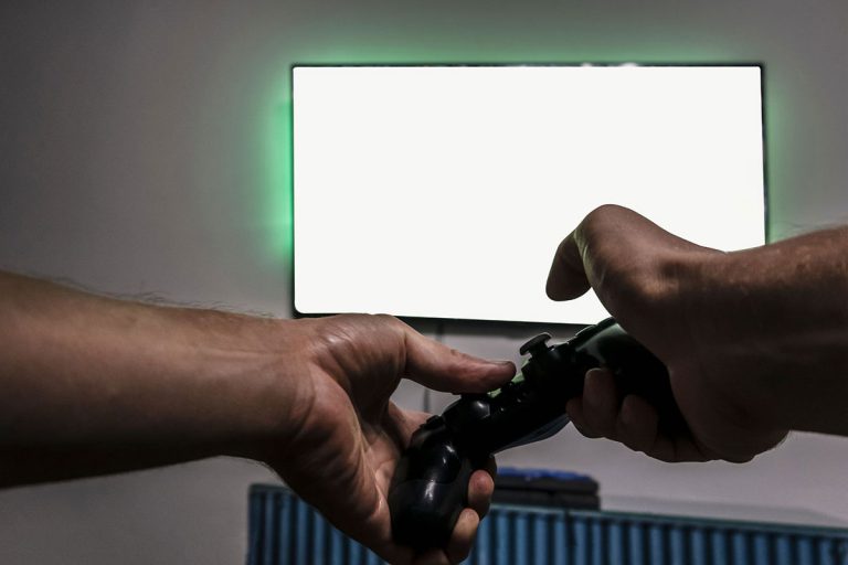 How to Connect Xbox to Hotel TV