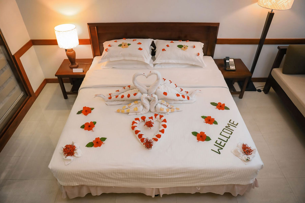 How To Make Hotel Room Romantic 