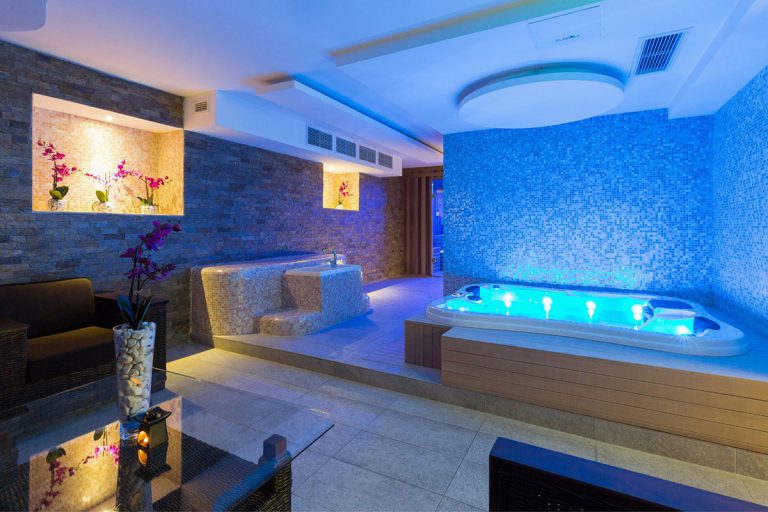 A Guide to Using a Jacuzzi in a Hotel