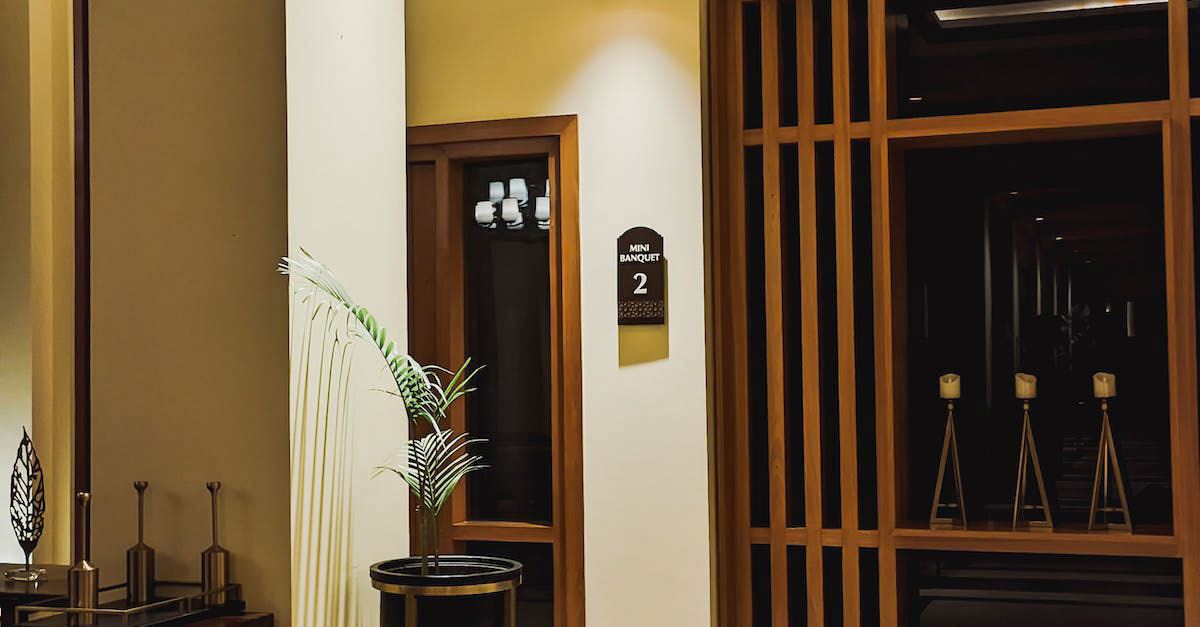 Do Airlines Provide Hotels For Layovers? Everything You Need To Know Hotel Chantelle