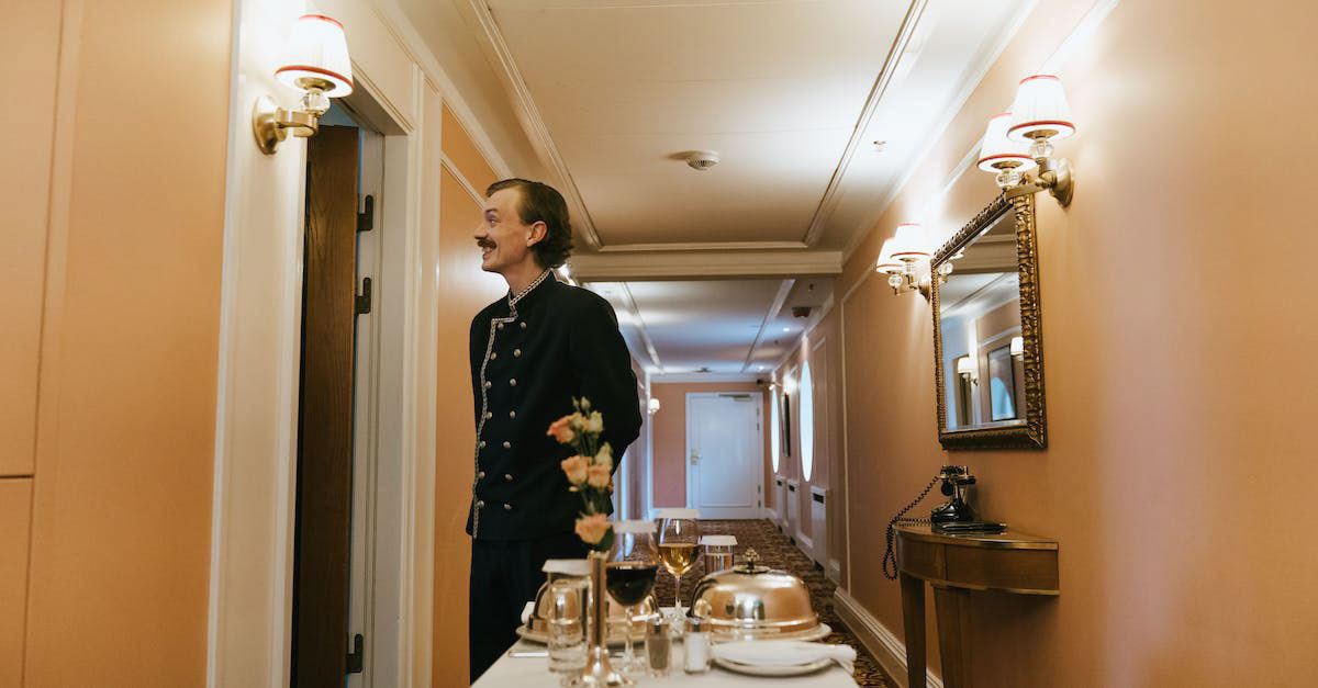 Do You Tip A Hotel Concierge? Tips And Etiquette Guidelines Hotel