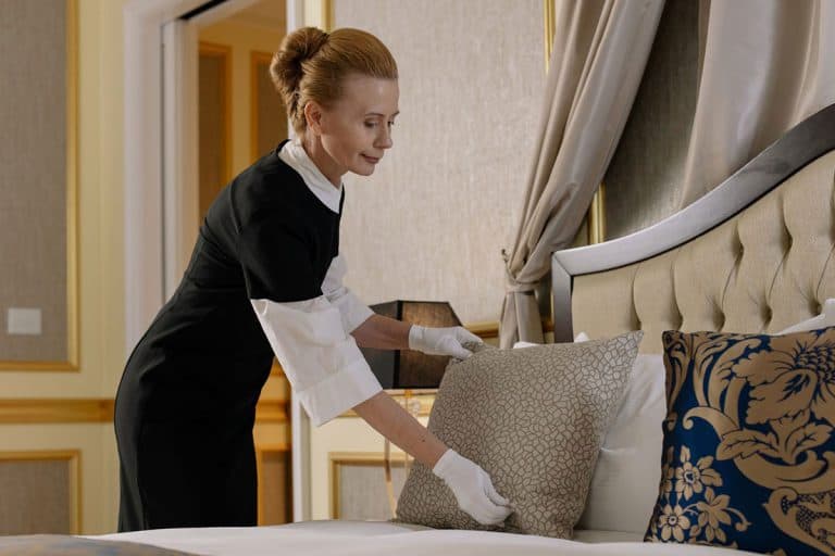 Can You Stay In The Room While Housekeeping? A Guide To Hotel Policies