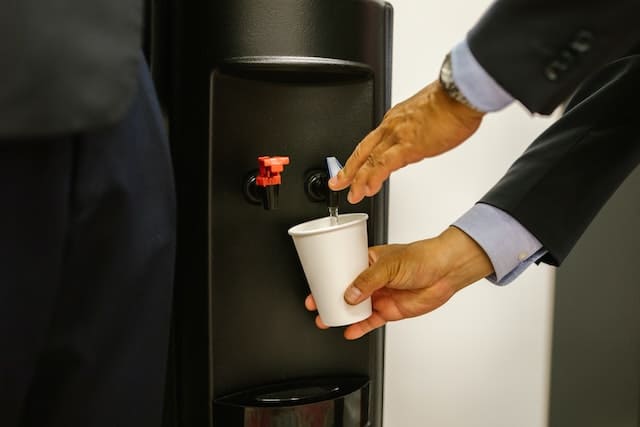 Finding Drinking Fountains in Hotels: A Guide to Hydration Stations for Guests