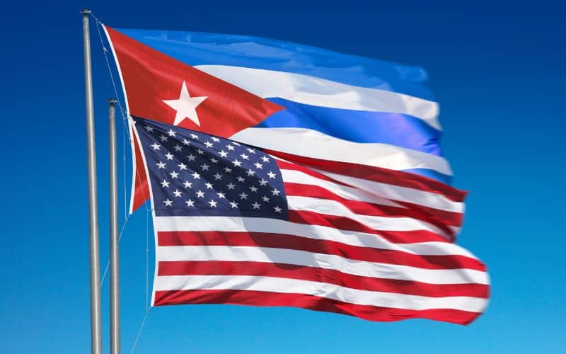 Flags of the US and Cuba