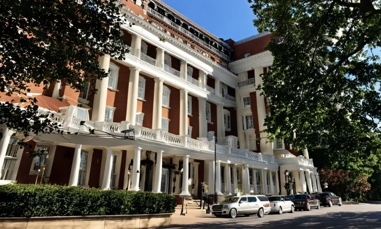 How Many Rooms Does the Jefferson Hotel Have? An In-Depth Explanation
