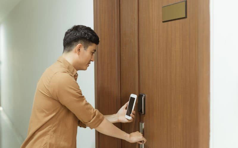 Man using hotel mobile key